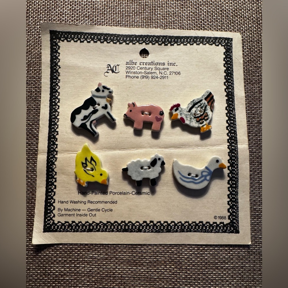 Vintage Porcelain/Ceramic Animal Buttons🐮